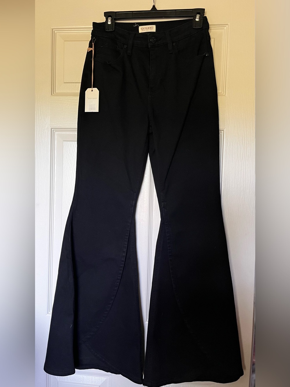 NWT Shyanne Black High-Rise Tulip Leg Jeans